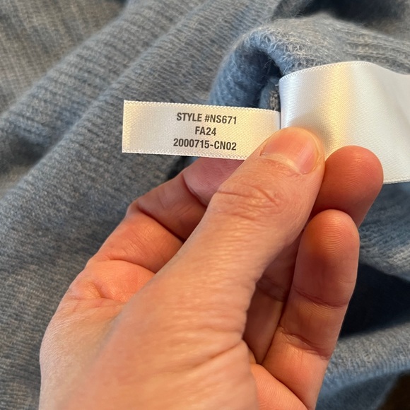 Madewell Alpaca-Blend Deep V-Neck Sweater in Heathered Blue Jeans - Picture 10 of 10